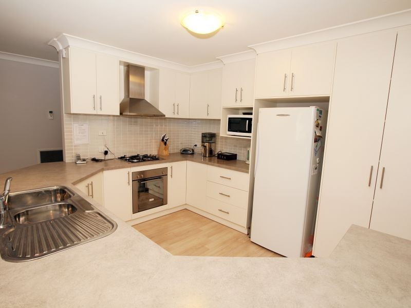 27 Barrima Drive, Glenfield Park NSW 2650