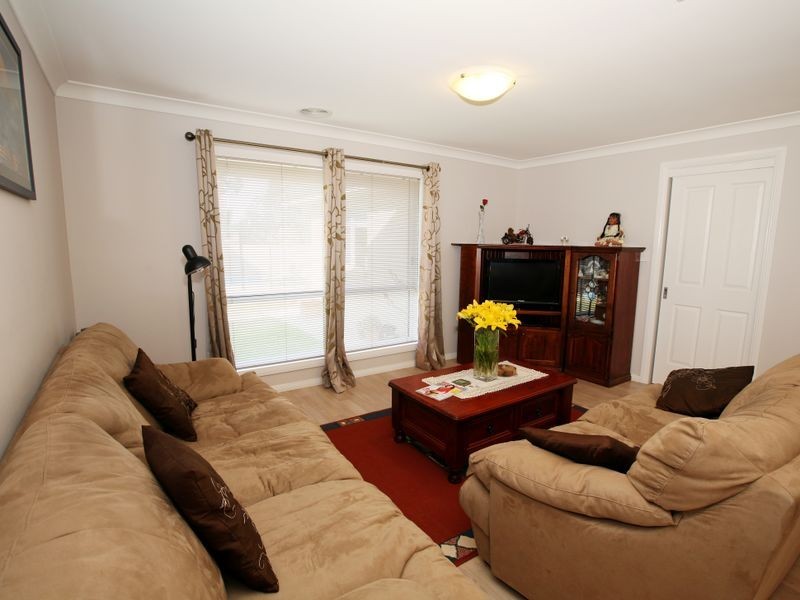 27 Barrima Drive, Glenfield Park NSW 2650