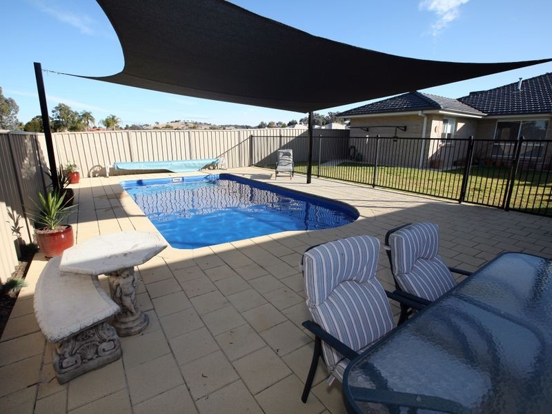 27 Barrima Drive, Glenfield Park NSW 2650