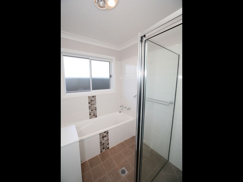 27 Barrima Drive, Glenfield Park NSW 2650