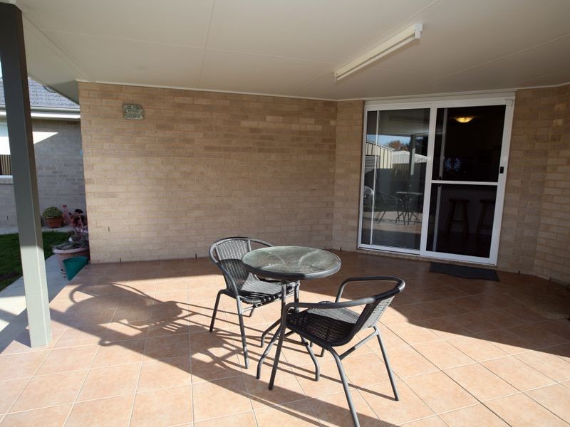 27 Barrima Drive, Glenfield Park NSW 2650
