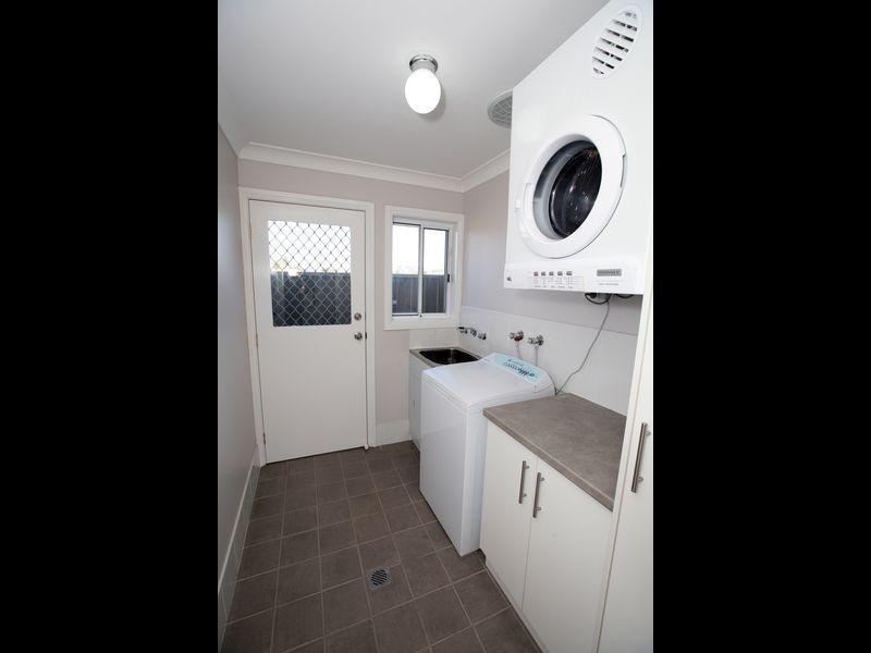 27 Barrima Drive, Glenfield Park NSW 2650