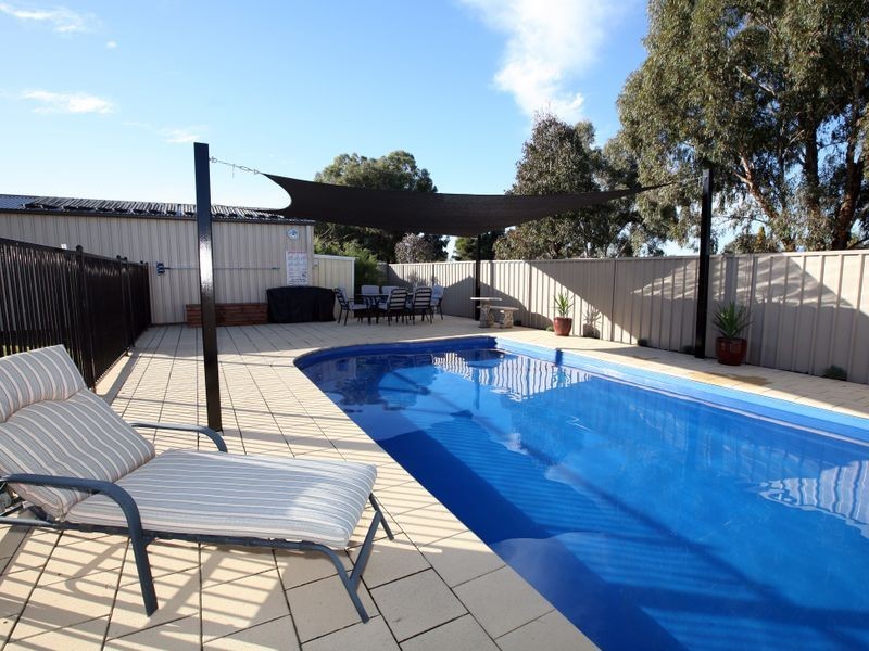 27 Barrima Drive, Glenfield Park NSW 2650