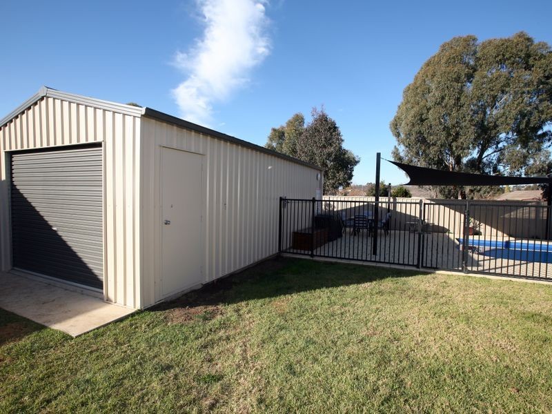 27 Barrima Drive, Glenfield Park NSW 2650