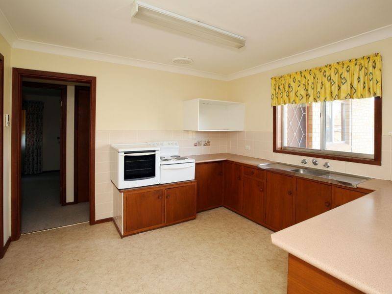476 Lake Albert Road, Lake Albert NSW 2650