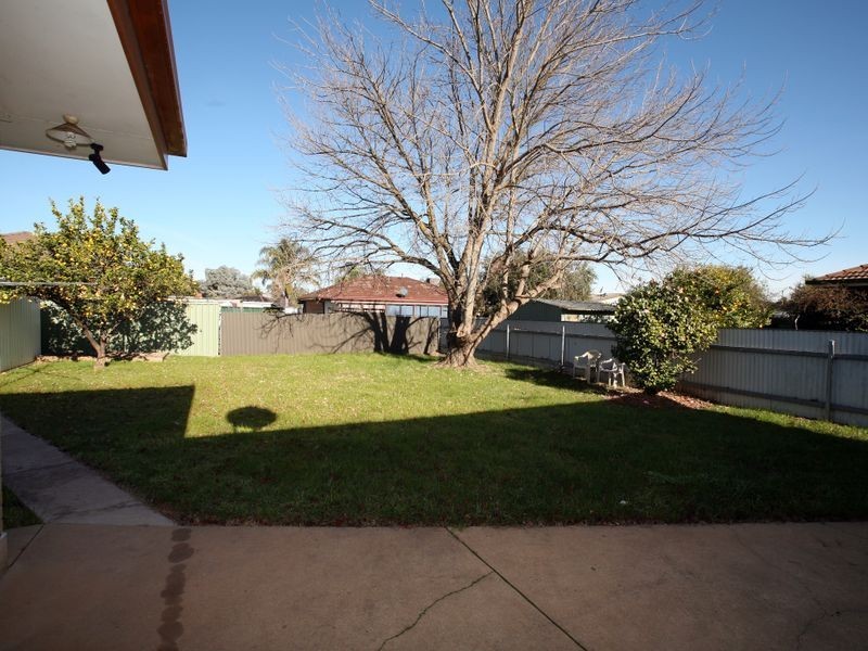 476 Lake Albert Road, Lake Albert NSW 2650