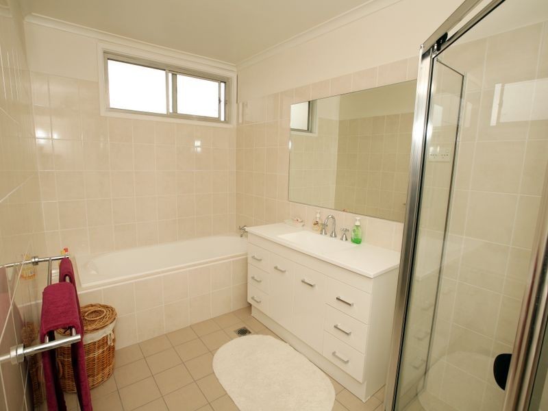 28 Norfolk Avenue, Lake Albert NSW 2650