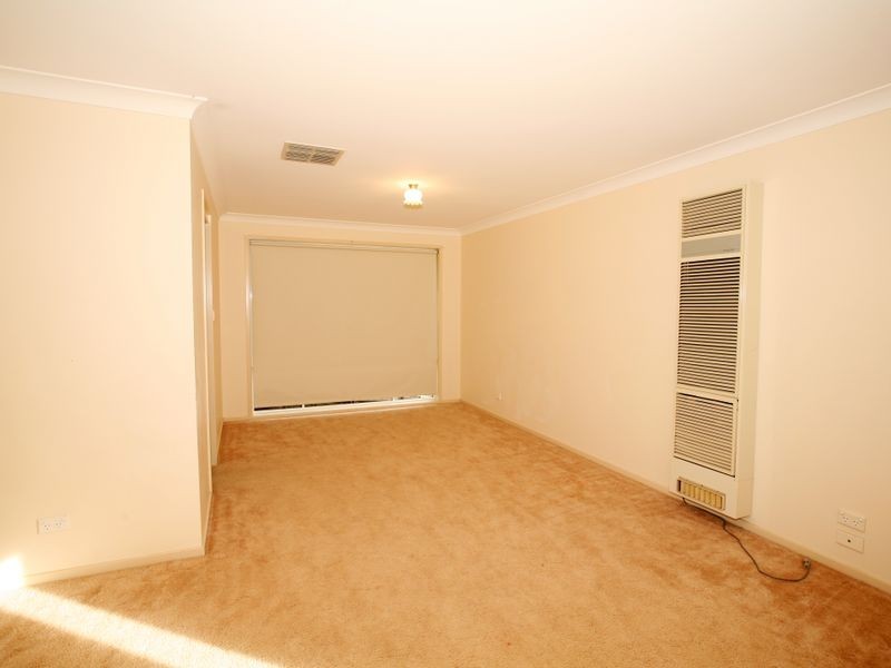 13 Kenneally Street, Kooringal NSW 2650