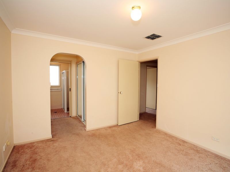 13 Kenneally Street, Kooringal NSW 2650