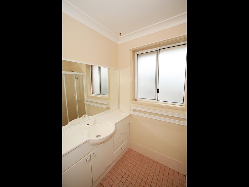 13 Kenneally Street, Kooringal NSW 2650