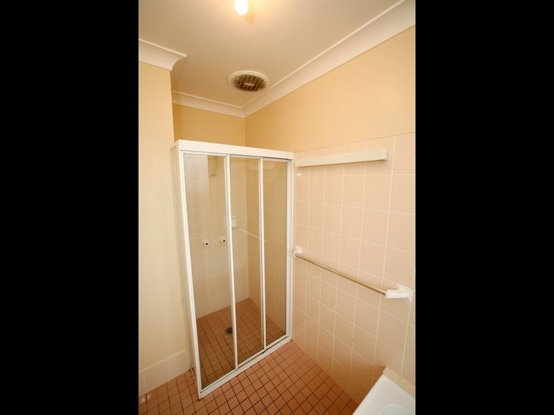 13 Kenneally Street, Kooringal NSW 2650