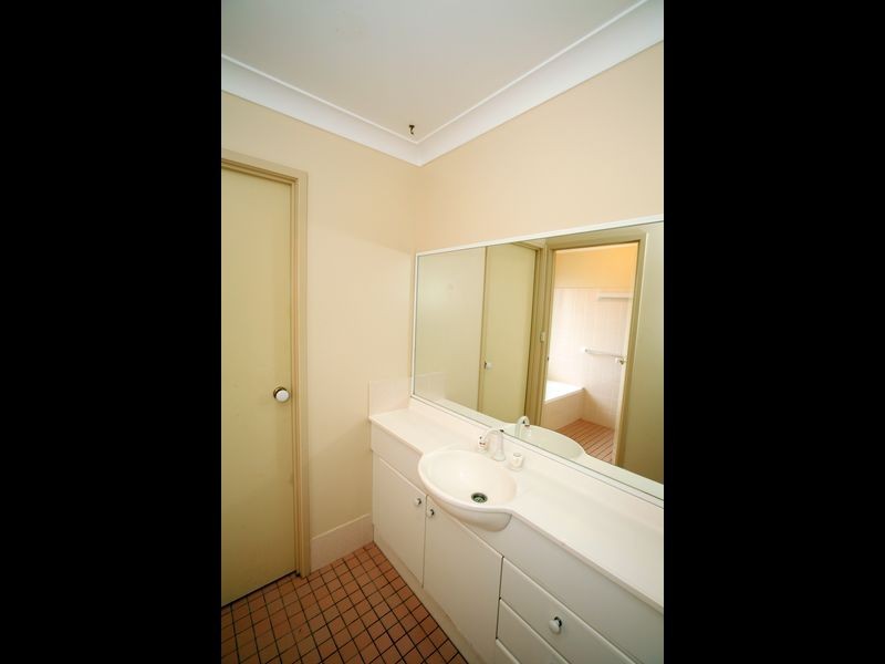 13 Kenneally Street, Kooringal NSW 2650