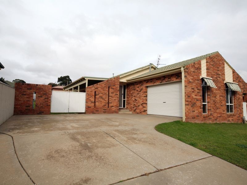 13 Kenneally Street, Kooringal NSW 2650