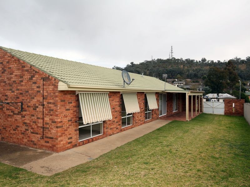 13 Kenneally Street, Kooringal NSW 2650