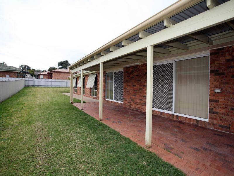 13 Kenneally Street, Kooringal NSW 2650