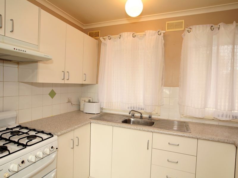 6 Flynn Place, Tolland NSW 2650