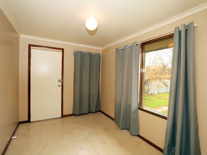 6 Flynn Place, Tolland NSW 2650