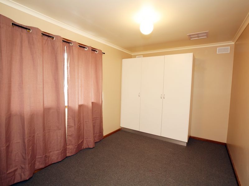 6 Flynn Place, Tolland NSW 2650