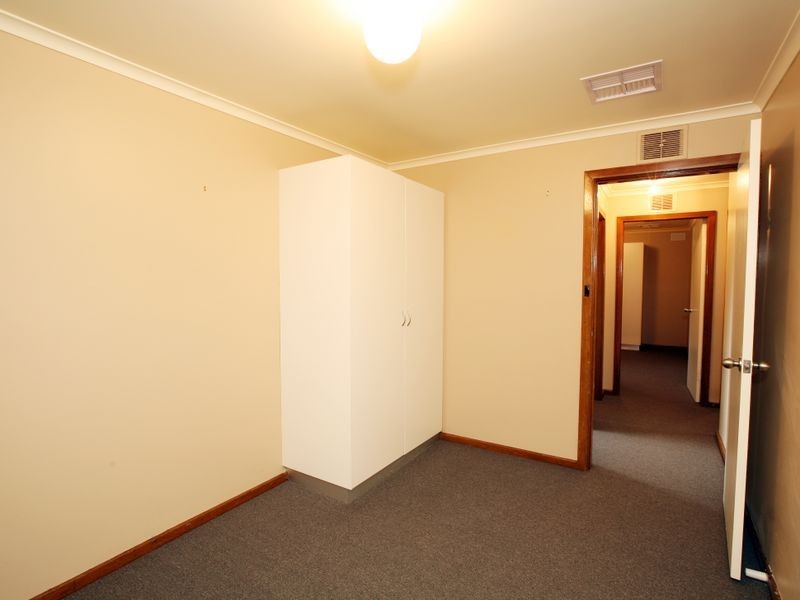 6 Flynn Place, Tolland NSW 2650