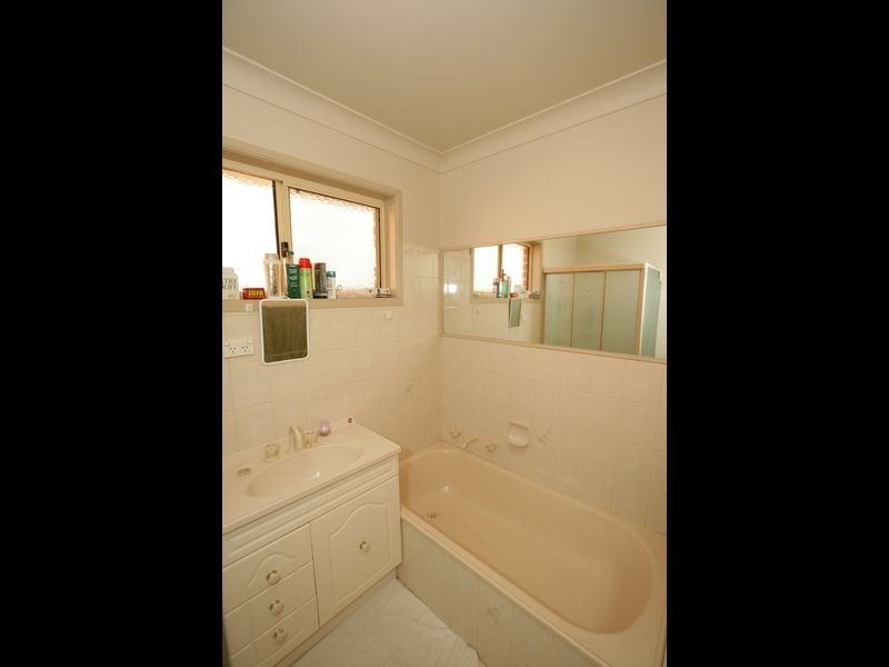 16 Bentley Place, Wagga Wagga NSW 2650