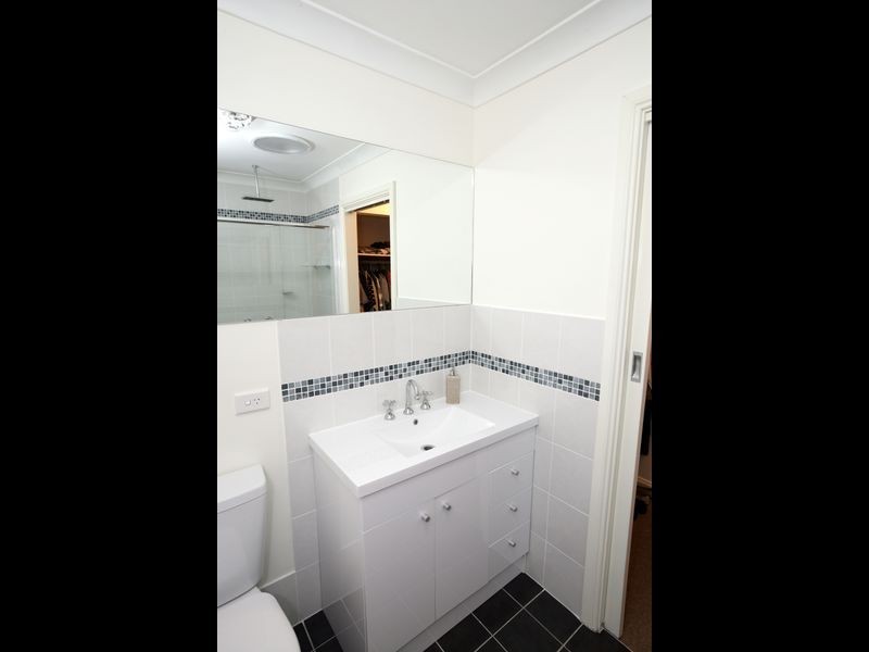 6 Loru Place, Kooringal NSW 2650