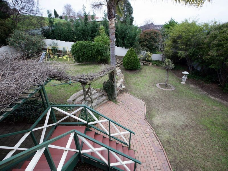 6 Loru Place, Kooringal NSW 2650