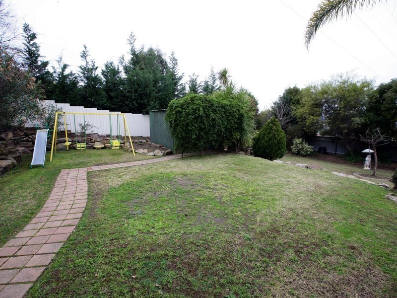 6 Loru Place, Kooringal NSW 2650