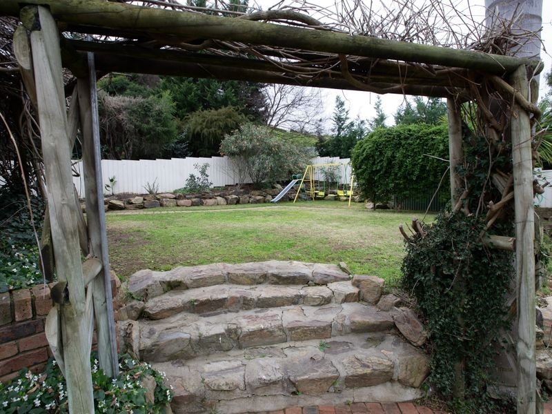 6 Loru Place, Kooringal NSW 2650