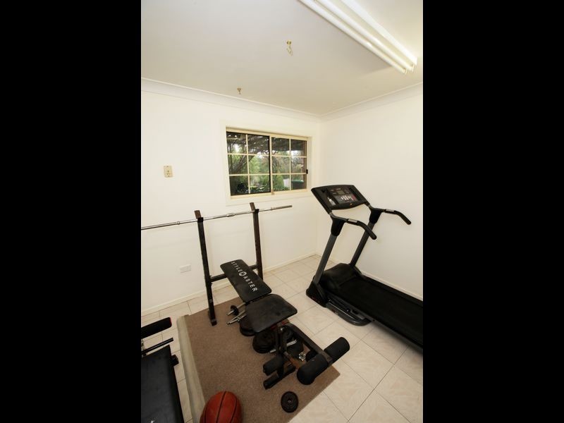 6 Loru Place, Kooringal NSW 2650