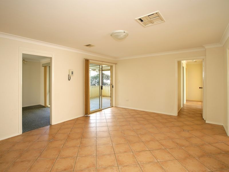 105 Balleroo Crescent, Glenfield Park NSW 2650