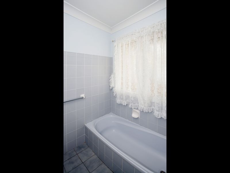 105 Balleroo Crescent, Glenfield Park NSW 2650