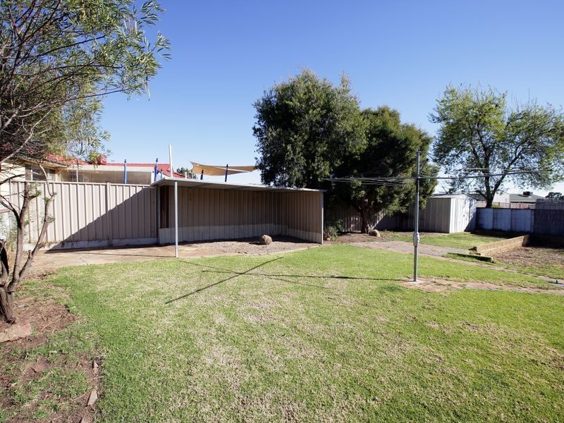 105 Balleroo Crescent, Glenfield Park NSW 2650