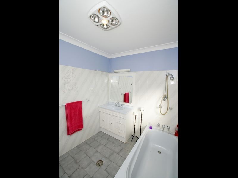 58 Undurra Drive, Glenfield Park NSW 2650