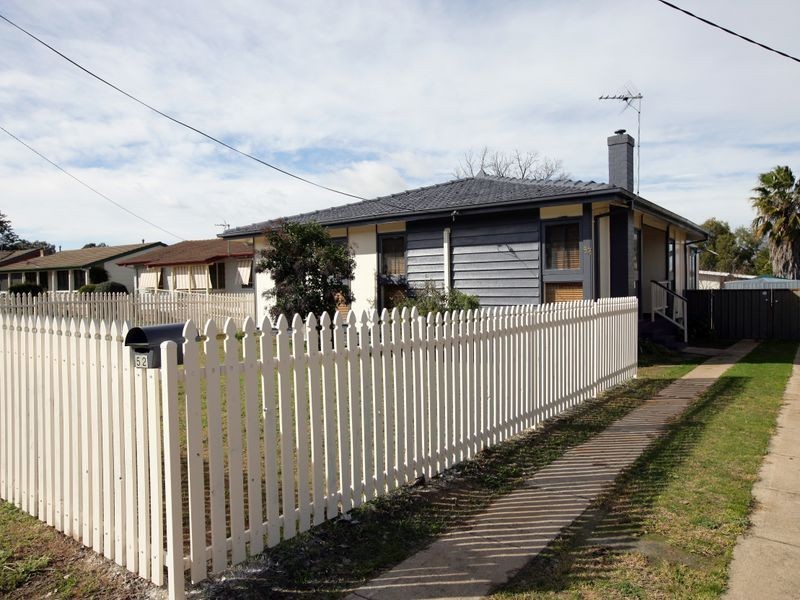 52 Ziegler Avenue, Wagga Wagga NSW 2650