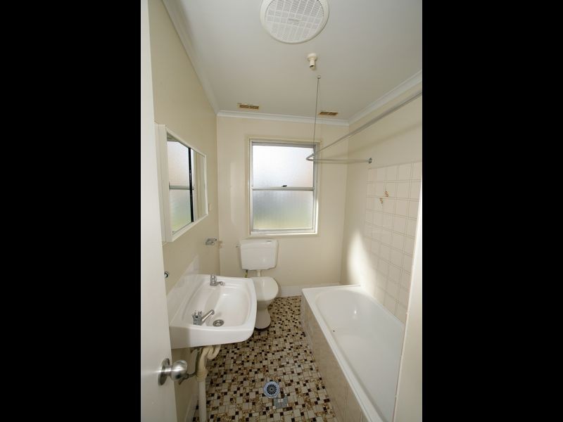 9 Kenny Place, Tolland NSW 2650