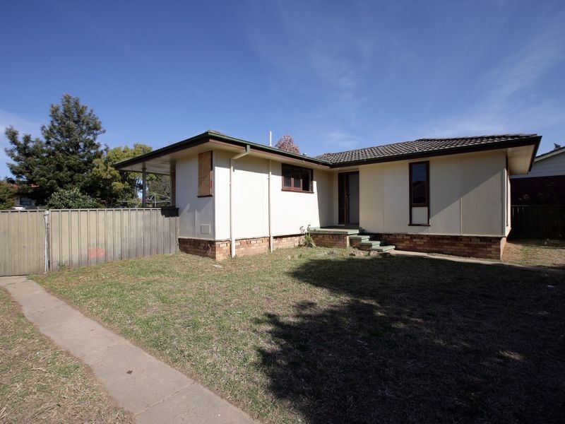 11 Oliver Place, Tolland NSW 2650