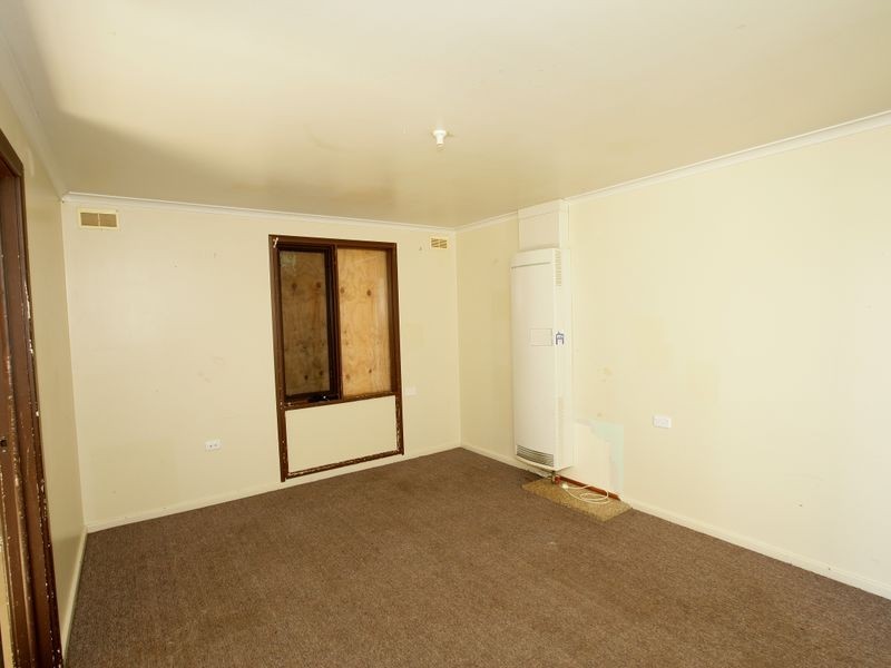 11 Oliver Place, Tolland NSW 2650