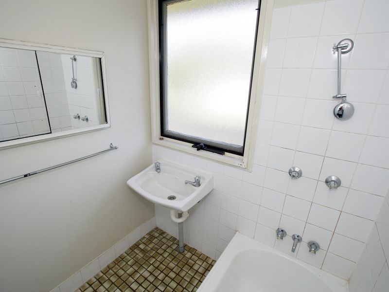 11 Oliver Place, Tolland NSW 2650