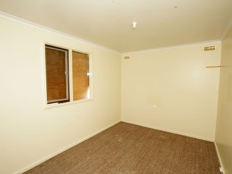 11 Oliver Place, Tolland NSW 2650