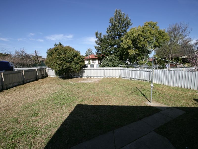 11 Oliver Place, Tolland NSW 2650