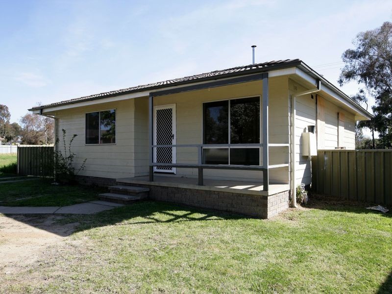 5 Oliver Place, Tolland NSW 2650