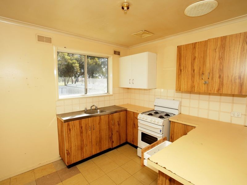 5 Oliver Place, Tolland NSW 2650