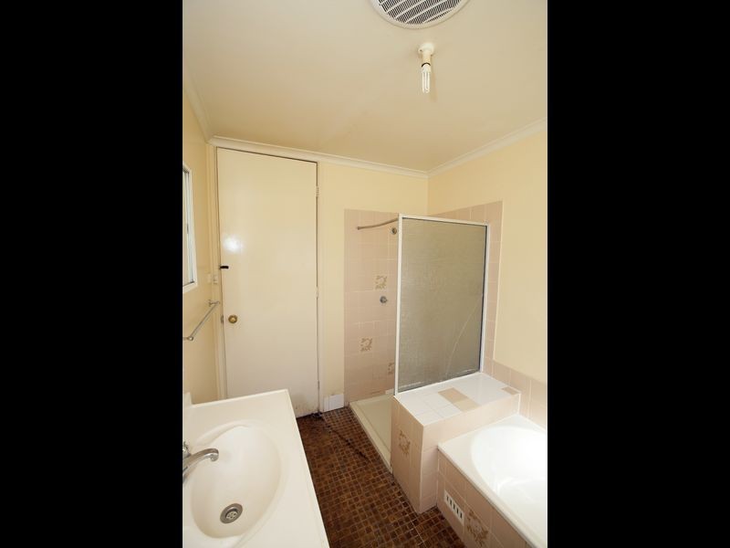 5 Oliver Place, Tolland NSW 2650