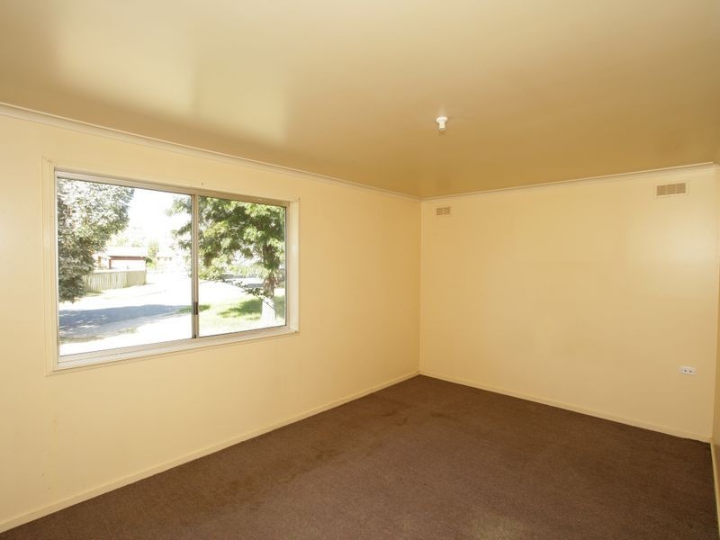 5 Oliver Place, Tolland NSW 2650