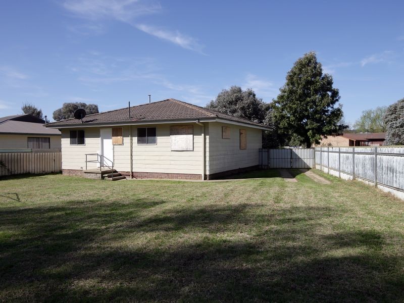 5 Oliver Place, Tolland NSW 2650
