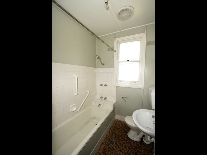 14 Doyle Avenue, Mount Austin NSW 2650