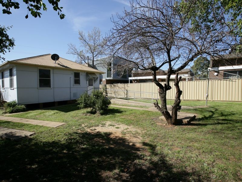 14 Doyle Avenue, Mount Austin NSW 2650