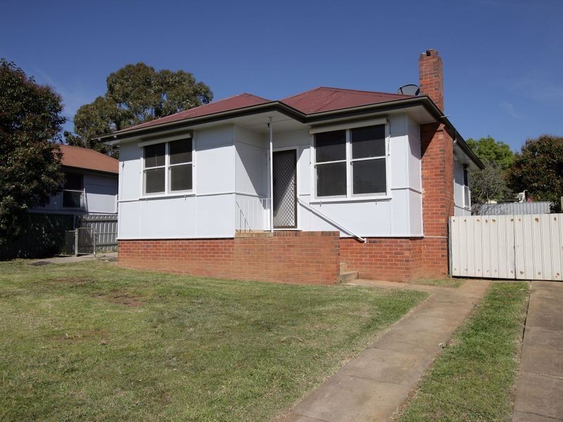 16 Phillip Avenue, Mount Austin NSW 2650