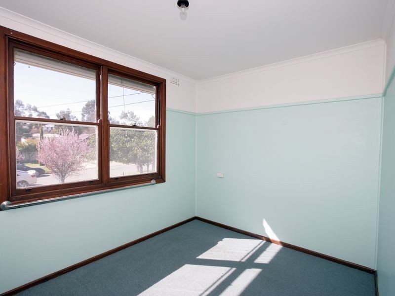 16 Phillip Avenue, Mount Austin NSW 2650