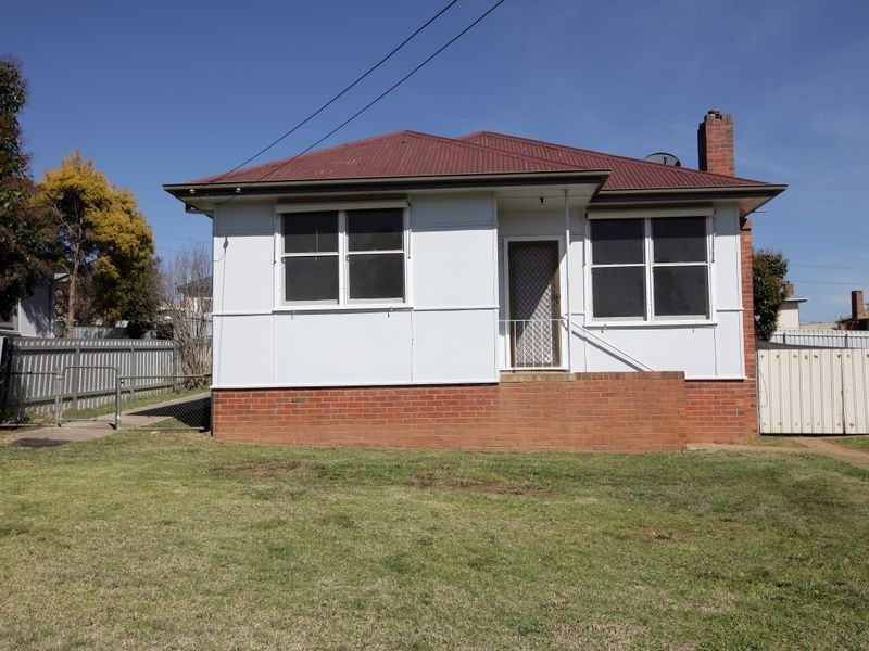 16 Phillip Avenue, Mount Austin NSW 2650